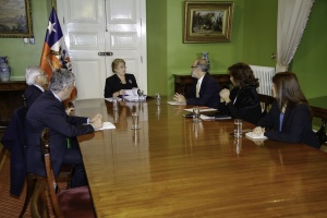 11 de abril: Ministros de Hacienda y Trabajo entregan a la Presidenta de la República el   informe de la Comisión Técnica de Pensiones.