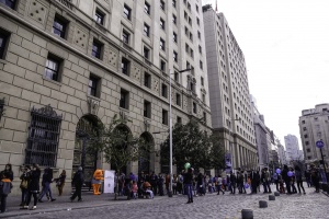 Gran cantidad de público hizo filas para visitar emblemático edificio del Ministerio de Hacienda.