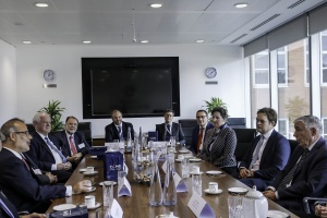 Reunión del ministro Valdés, delegación empresarial y embajadores Fiona Clouder y Rolando Drago con la plana directiva de la Bolsa de Metales de Londres.