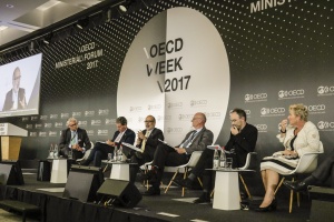 6 de junio: Ministro de Hacienda representa a Chile en la reunión del Comité de Ministros de la Organización para la Cooperación y el Desarrollo Económico (OCDE) en París.