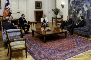 11 de julio: Ministro Valdés y ministro Céspedes acompañan a la Presidenta de la República, Michelle Bachelet, en reunión con la nueva directiva de Sofofa, encabezada por Bernardo Larraín.