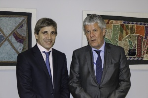 Ministro Eyzaguirre junto a Luis Caputo, ministro de Finanzas de Argentina.