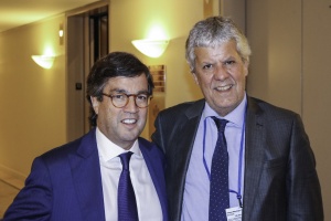 Ministro de Hacienda junto a Luis Alberto Moreno, presidente del BID.