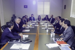 El ministro de Hacienda, Felipe Larraín, se reunió hoy con el Comité Financiero, que preside José de Gregorio.