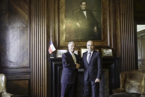 Ministro de Hacienda, Felipe Larrían se reunió esta tarde con el Contralor Jorge Bermúdez.