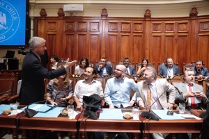 El Ministro de Hacienda, Felipe Larraín, hoy en la Comisión Mixta junto a parlamentarios de la oposición en el marco del debate sobre el Presupuesto 2019.