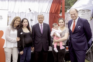 Ministro de Hacienda, Felipe Larraín, participa en celebración de Navidad en Chile Unido,  fundación beneficiada con medida que permite donación de productos de primera necesidad.