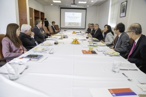 El Ministro de Hacienda, Felipe Larraín, lideró esta tarde la reunión del CEF.