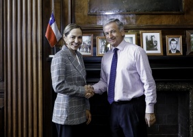El Ministro de Hacienda, Felipe Larraín, se reunió hoy con su par del Ministerio de la Mujer, Isabel Plá.