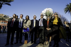 El Ministro de Hacienda, Felipe Larraín, presenció el eclipse junto a su par de Deportes, Pauline Kantor, y parlamentarios de ChileVamos, en el Congreso en Valparaíso.