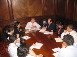 El Ministro de Hacienda, Felipe Larraín, sostiene su primera reunión de trabajo