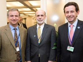 El Ministro de Hacienda, Felipe Larraín, junto al Presidente de la Reserva Federal de EE.UU., Ben Bernanke, y al Presidente del Banco Central de Chile, José de Gregorio