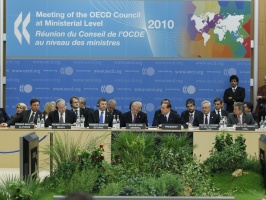 Ministro de Hacienda, Felipe Larraín, participa en Reunión Ministerial Anual 2010 de la Organización para la Cooperación y el Desarrollo Económico (OCDE).