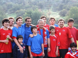 Ministros de Hacienda y OO.PP. celebran Día del Padre en familia con partido amistoso de fútbol.