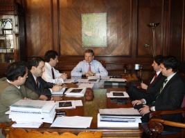 El Ministro de Hacienda, Felipe Larraín, sostuvo hoy una reunión habitual de coordinación con el Presidente del Banco Central, José de Gregorio.