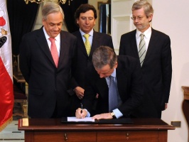 La ceremonia de firma de proyecto de ley de modificación del Impuesto Específico a la Minería se realizó hoy 31 de Agosto de 2010 en el Palacio de La Moneda.