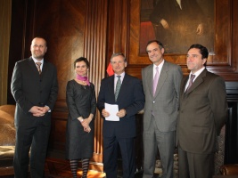 Ministro de Hacienda, Felipe Larraín, recibe propuesta de royalty minero de la Concertación