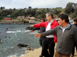 Ministro de Hacienda, Felipe Larraín visita Caleta Quintay.