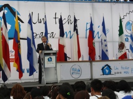 Ministro de Hacienda, Felipe Larraín, llama a jóvenes de Chile y A. Latina a sumarse decididamente a lucha contra la pobreza.