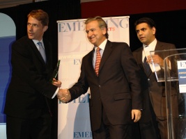 Ministro Felipe Larraín recibe premio en EE.UU. como el Ministro de Hacienda del Año 2010 de Latinoamérica.