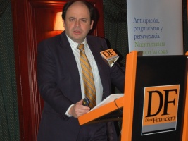 Subsecretario de Hacienda, Rodrigo Álvarez, en la premiación de los Líderes Financieros de Diario Financiero.
