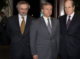 El Ministro de Hacienda, Felipe Larraín, asistió anoche a la Cena Anual de la Industria 2010, organizada por la Sociedad de Fomento Fabril (Sofofa) y que encabezó el Presidente Sebastián Piñera.
