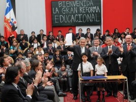 El ministro de Hacienda, Felipe Larraín, participó hoy en la ceremonia de firma del proyecto de ley sobre Reforma Educacional, que se realizó en el Palacio La Moneda y que encabezó el Presidente Sebastián Piñera.