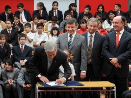 El ministro de Hacienda, Felipe Larraín, participó hoy en la ceremonia de firma del proyecto de ley sobre Reforma Educacional, que se realizó en el Palacio La Moneda y que encabezó el Presidente Sebastián Piñera.
