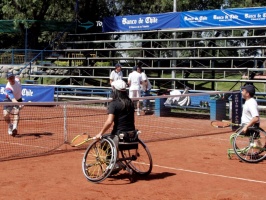 TELETON 2010: Ministro de Hacienda, Felipe Larraín, juega partido amistoso de tenis con  destacados deportistas y tenistas discapacitados 