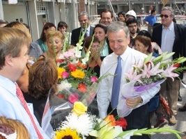Ministros de Hacienda y Obras Públicas visitan obras de construcción de nuevo mercado y pérgola de las flores de Recoleta.