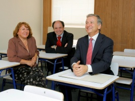 Ministerio de Hacienda visita la nueva Escuela Básica de Champa Elías Sánchez Ortúzar.