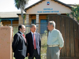 Ministerio de Hacienda visita la nueva Escuela Básica de Champa Elías Sánchez Ortúzar.