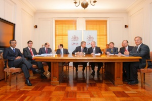 Ministro de Hacienda, Felipe Larraín, recibe informe final de Comisión Asesora de Reforma a la Regulación y Supervisión Financiera