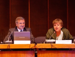 El ministro de Hacienda, Felipe Larraín, junto a la Secretaria Ejecutiva de la Comisión Económica para América Latina y el Caribe (CEPAL), Alicia Bárcena.
