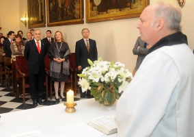 Ministro de Hacienda, Felipe Larraín, participa en ceremonia ecuménica en La Moneda por Semana Santa