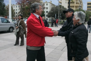 El ministro Larraín recorre la Plaza Los Héroes de Rancagua, en el marco de la gira “Avance de la Agenda Social del Gobierno”.