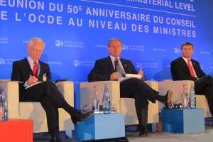 Ministro Felipe Larraín en panel “Economic Outloo” en Reunión Ministerial 2001 y 50° Aniversario de la OCDE, Paris, mayo 2011.