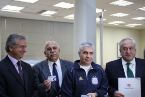 Ministro Larraín visita junto al gerente general ejecutivo de BancoEstado,  Pablo Piñera, la sucursal Matucana de dicha institución.