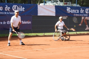 TELETON 2011: Ministros de Hacienda y Cultura juegan partido amistoso de tenis con destacadas tenistas discapacitadas