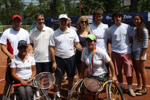 TELETON 2011: Ministros de Hacienda y Cultura juegan partido amistoso de tenis con destacadas tenistas discapacitadas 