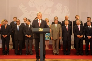 Ministro de Hacienda, Felipe Larraín, asiste a ceremonia de juramento de los nuevos ministros de Educación y Agricultura.