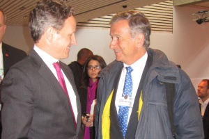 En imagen el jefe de las finanzas públicas de Chile junto al secretario del Tesoro de EE.UU., Timothy Geithner.