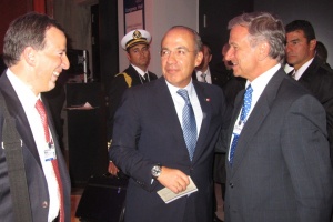 En la imagen, el jefe de las finanzas públicas acompañado del presidente de México, Felipe Calderón.