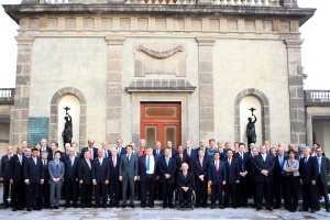 Ministro de Hacienda, Felipe Larraín, en la fotografía oficial de la Reunión Preparatoria para la Cumbre 2012 del G20, que se desarrolló durante el fin de semana en Ciudad de México. El encuentro anual del Grupo de los Veinte se realizará en Los Cabos, México, en junio de este año.