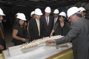 Ministro Larraín asiste a la firma de convenio entre BancoEstado y Cooperativa Alameda Maipú para la construcción de “mall chileno”,