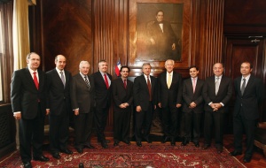 Ministro Felipe Larraín, embajador británico y empresarios revisaron detalles del próximo Chile Day