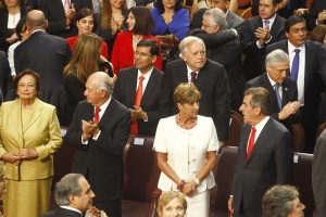 El ministro de Hacienda junto a parte del gabinete de la Presidenta Michelle Bachelet