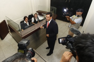 Ministro de Hacienda, Alberto Arenas de Mesa, en su primer día de trabajo.