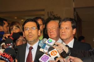 El ministro Alberto Arenas en una conferencia de prensa en el Congreso