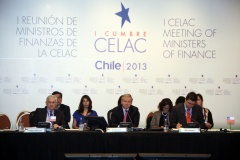 El ministro de Hacienda, Felipe Larraín, en la testera de la I Cumbre de Ministros de Finanzas de la CELAC.